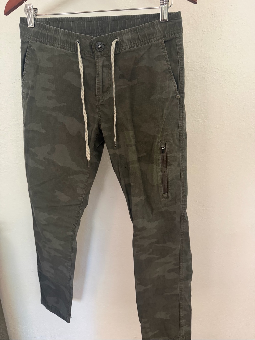 Vuori The Rise The Shine Ripstop Pants Womens Small Camo Drawstring Jogger